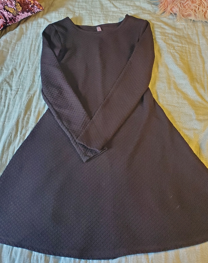 Fitting black dress